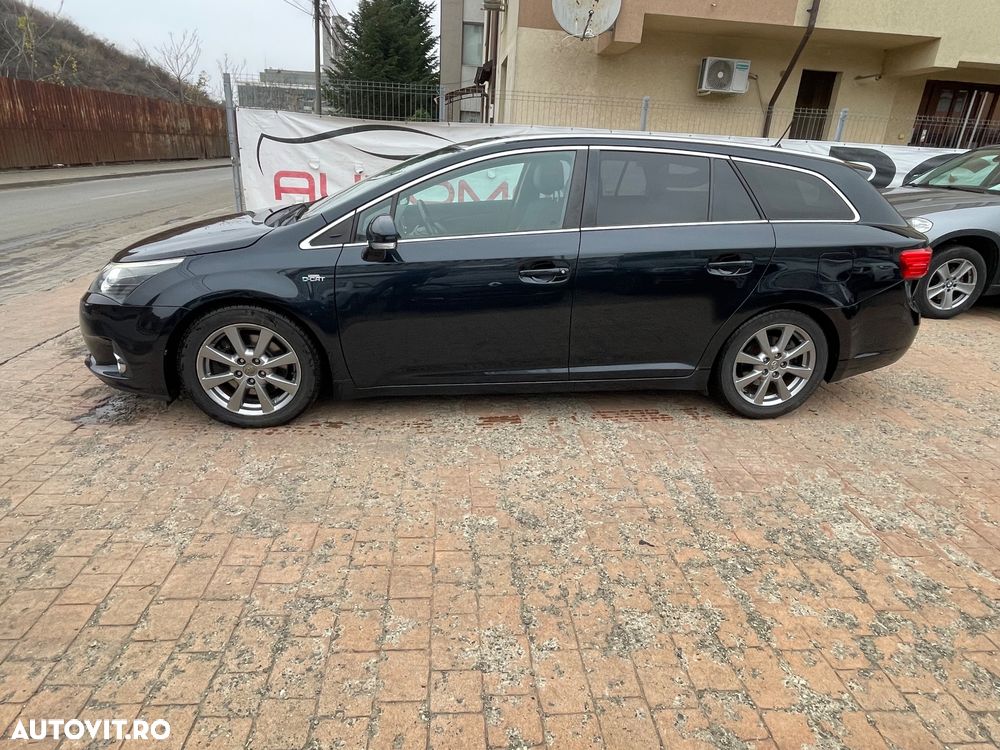 Toyota Avensis Combi 2.2 D-CAT Executive - 10