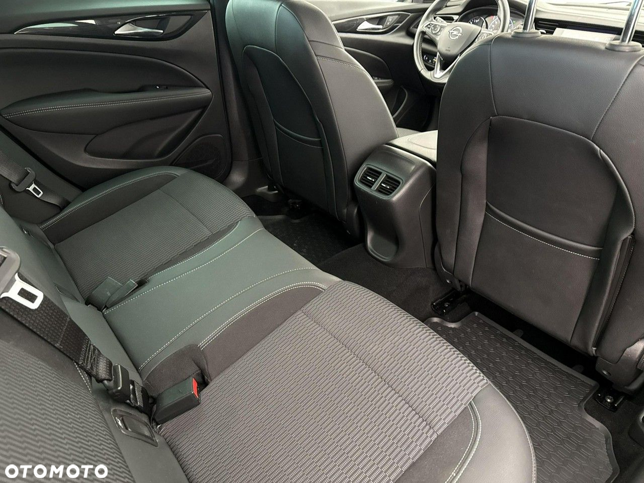 Opel Insignia - 21