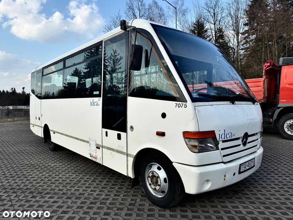 Mercedes-Benz Mediano 815 - 1