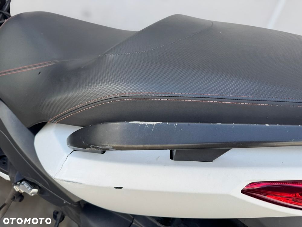 Yamaha X-max - 12