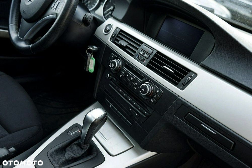 BMW Seria 3 318i - 28