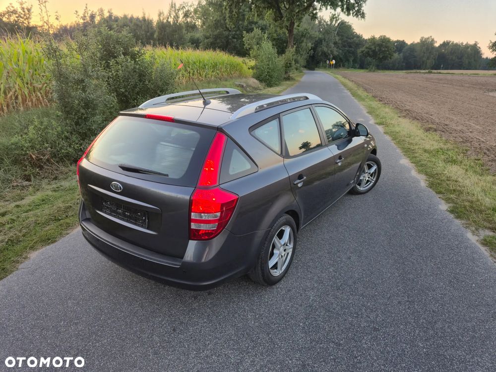 Kia Ceed - 26