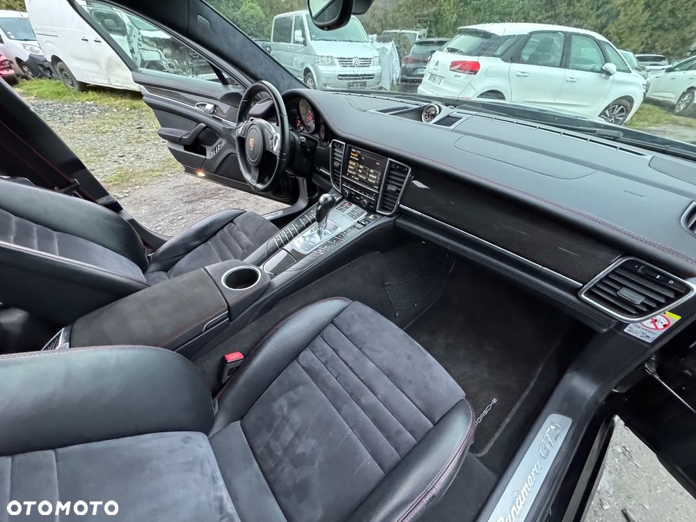 Porsche Panamera GTS PDK - 10