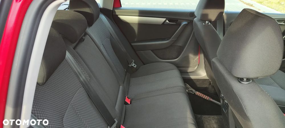 Volkswagen Passat - 10