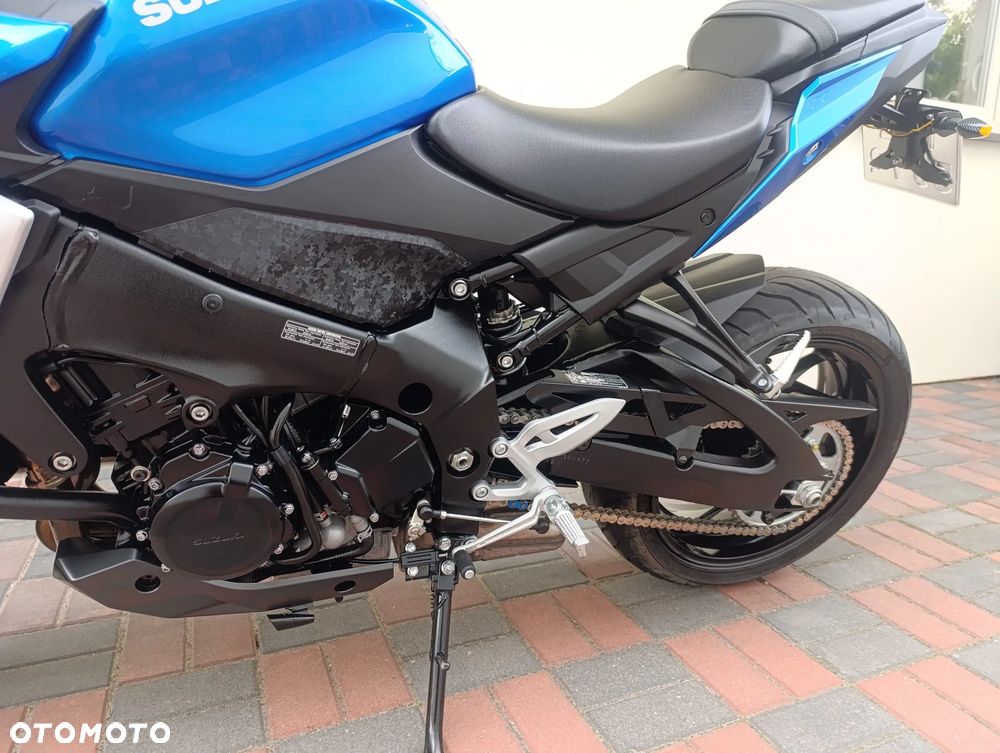 Suzuki GSX - 18