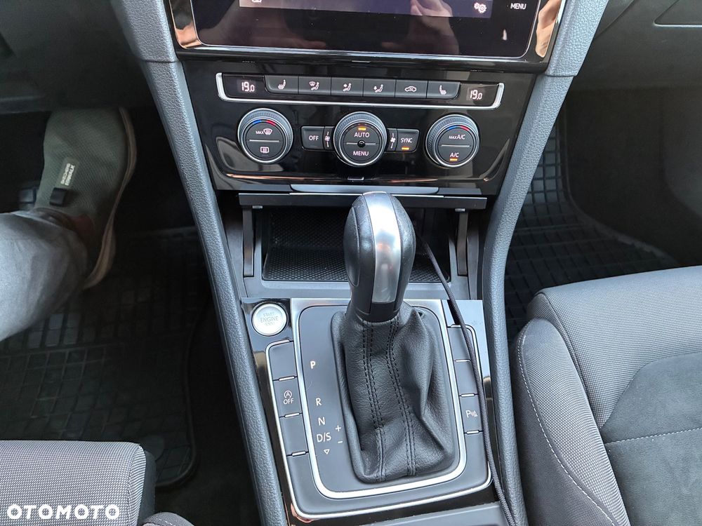 Volkswagen Golf - 29