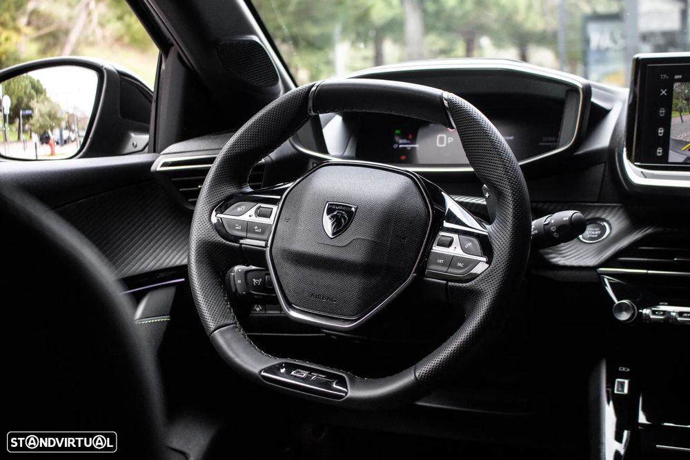 Peugeot 208 1.2 Hybrid GT e-DCS6 - 31