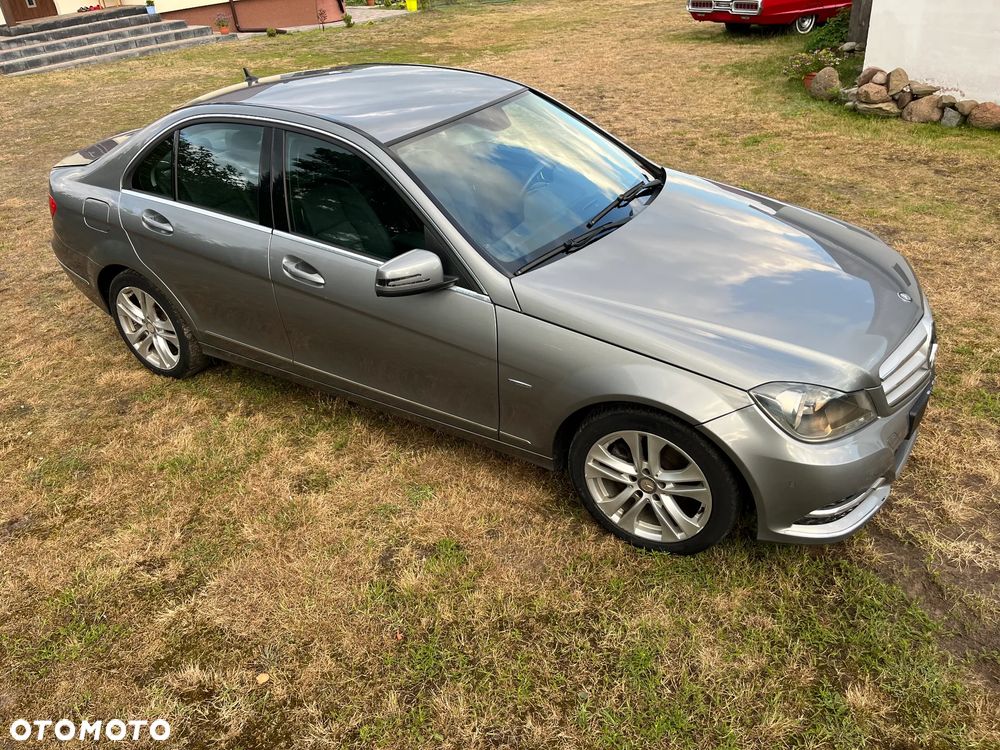 Mercedes-Benz Klasa C 180 CGI BlueEFFICIENCY Avantgarde - 26