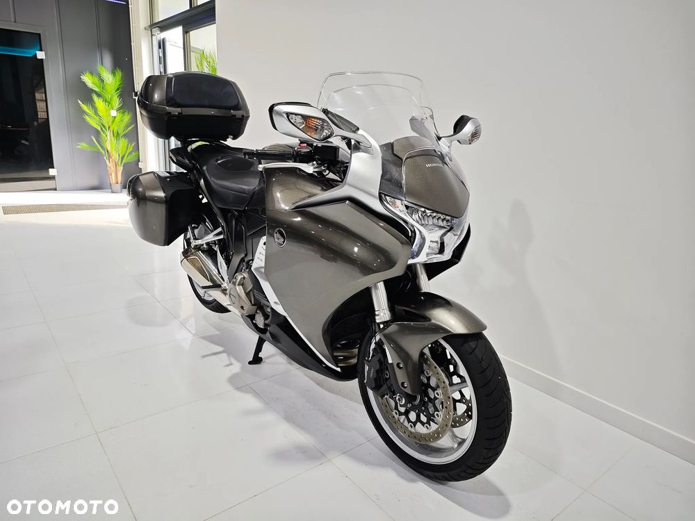 Honda VFR - 2