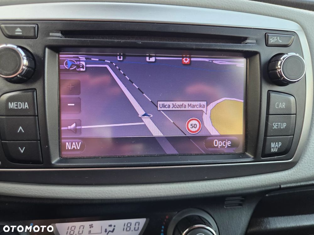 Toyota Yaris Hybrid 100 Dynamic - 19