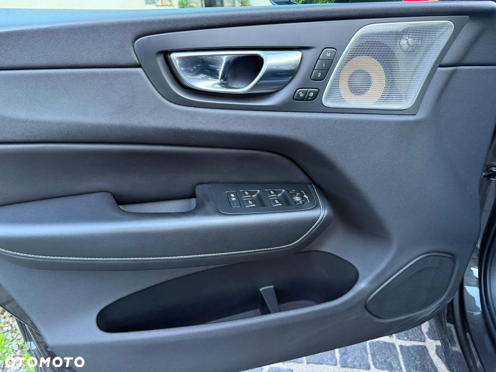 Volvo XC 60 D5 AWD R-Design - 25