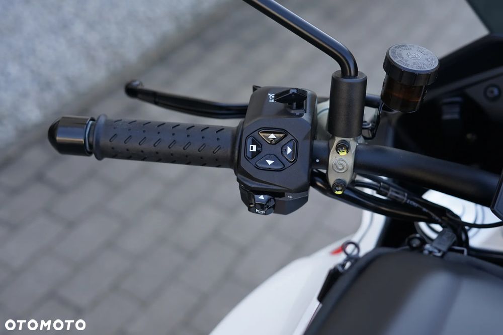 Moto Guzzi V100 Mandello - 17