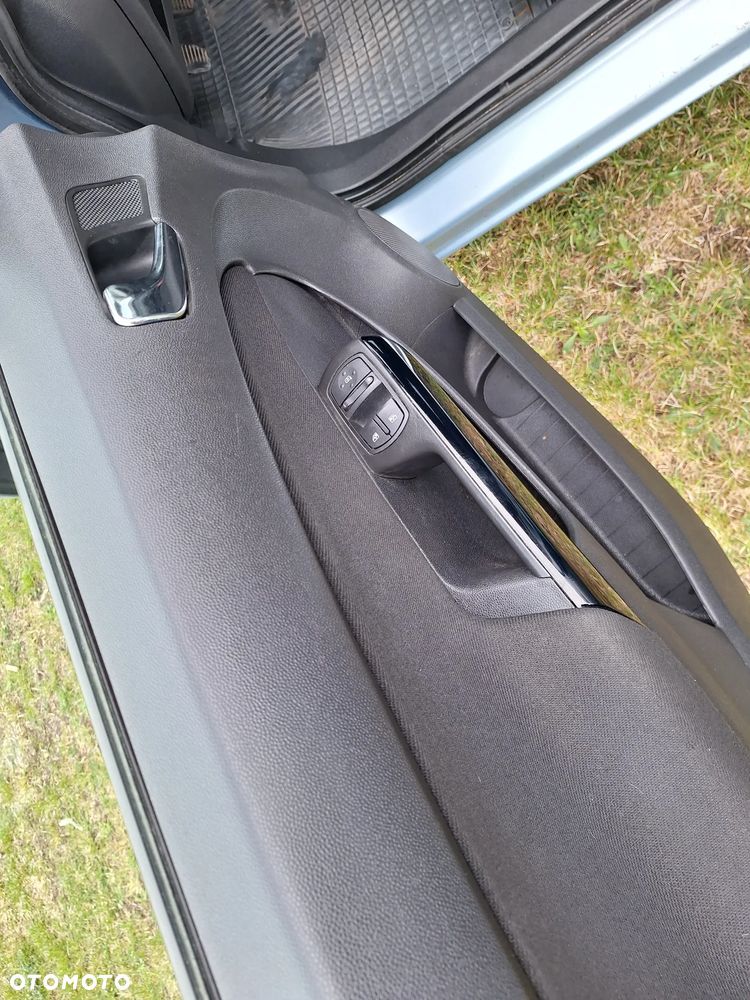 Opel Corsa 1.4 16V Cosmo - 12