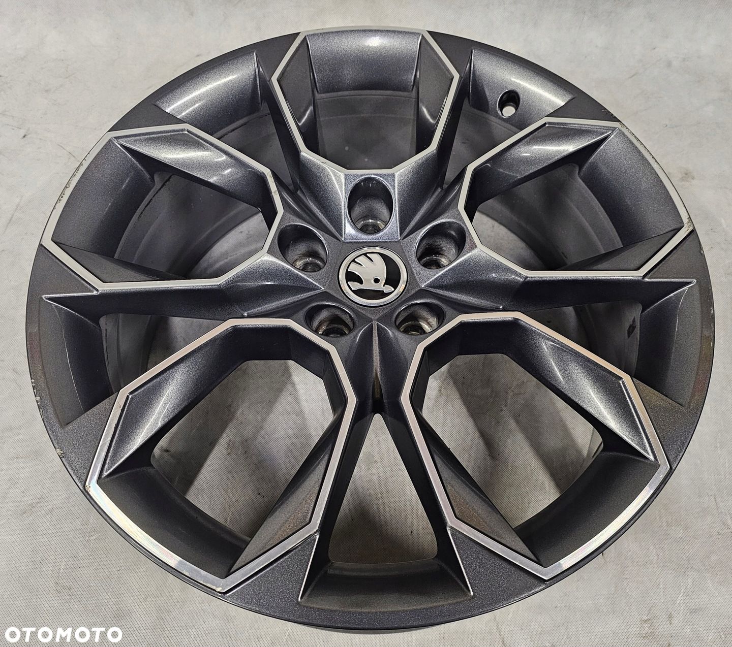 FELGA SKODA OCTAVIA 3V0601025S 8x19 ET44 - 1