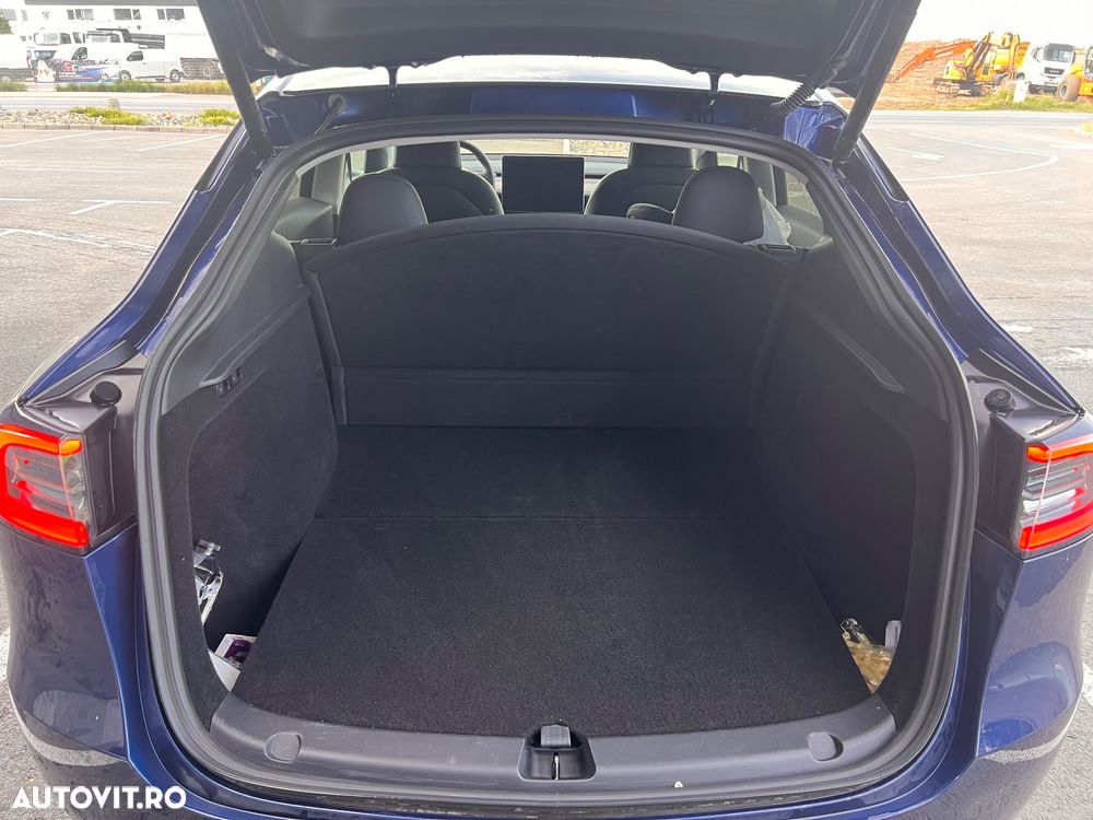 Tesla Model Y - 5