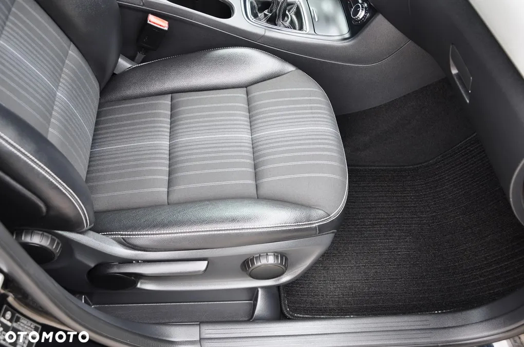 Mercedes-Benz Klasa B 180 BlueEFFICIENCY Edition - 28