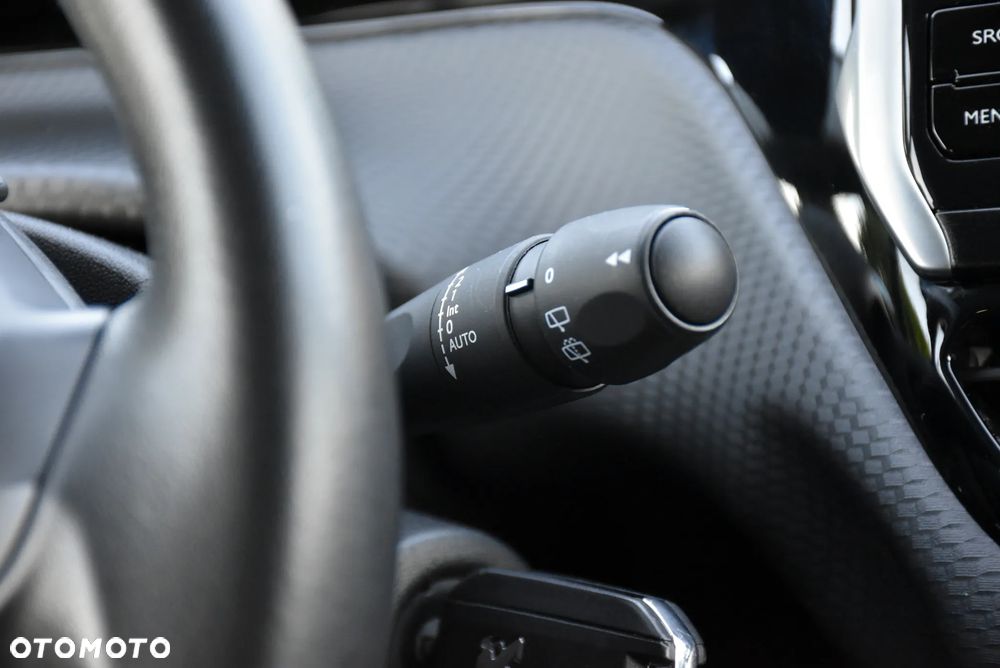 Peugeot 2008 BlueHDi 100 Allure - 23