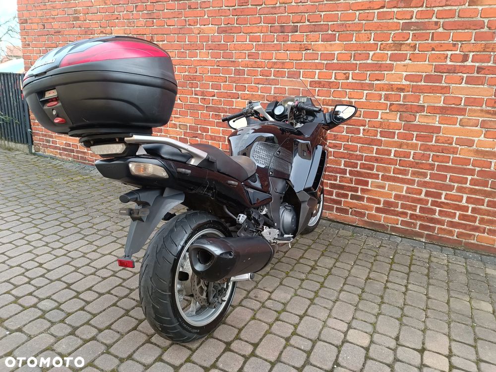 Kawasaki GTR - 10