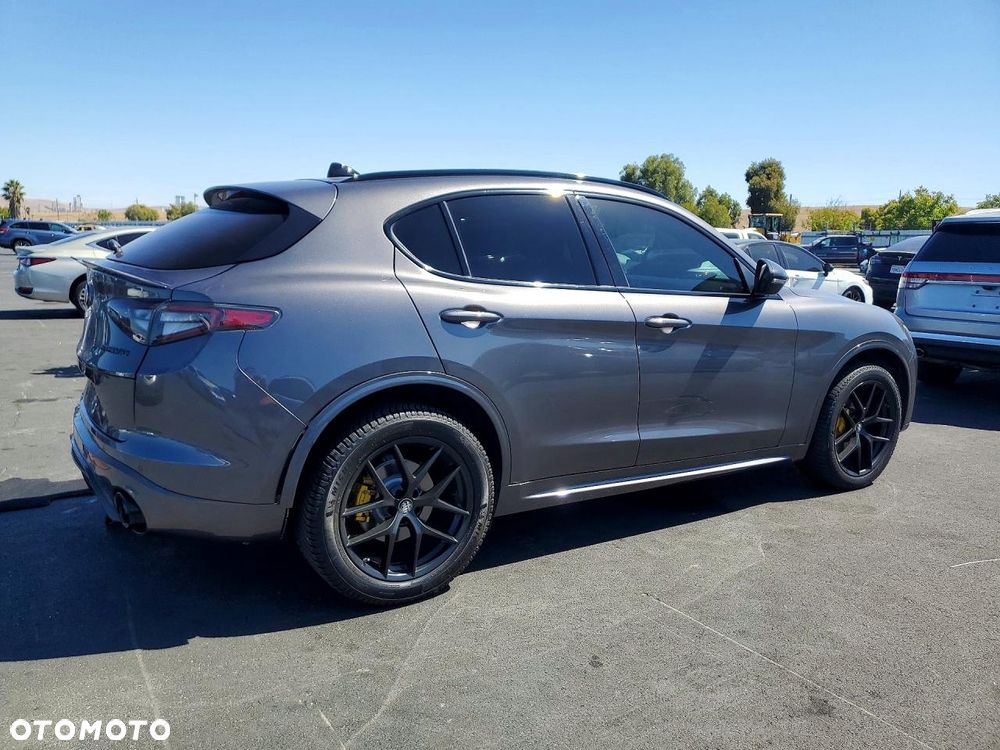 Alfa Romeo Stelvio - 4