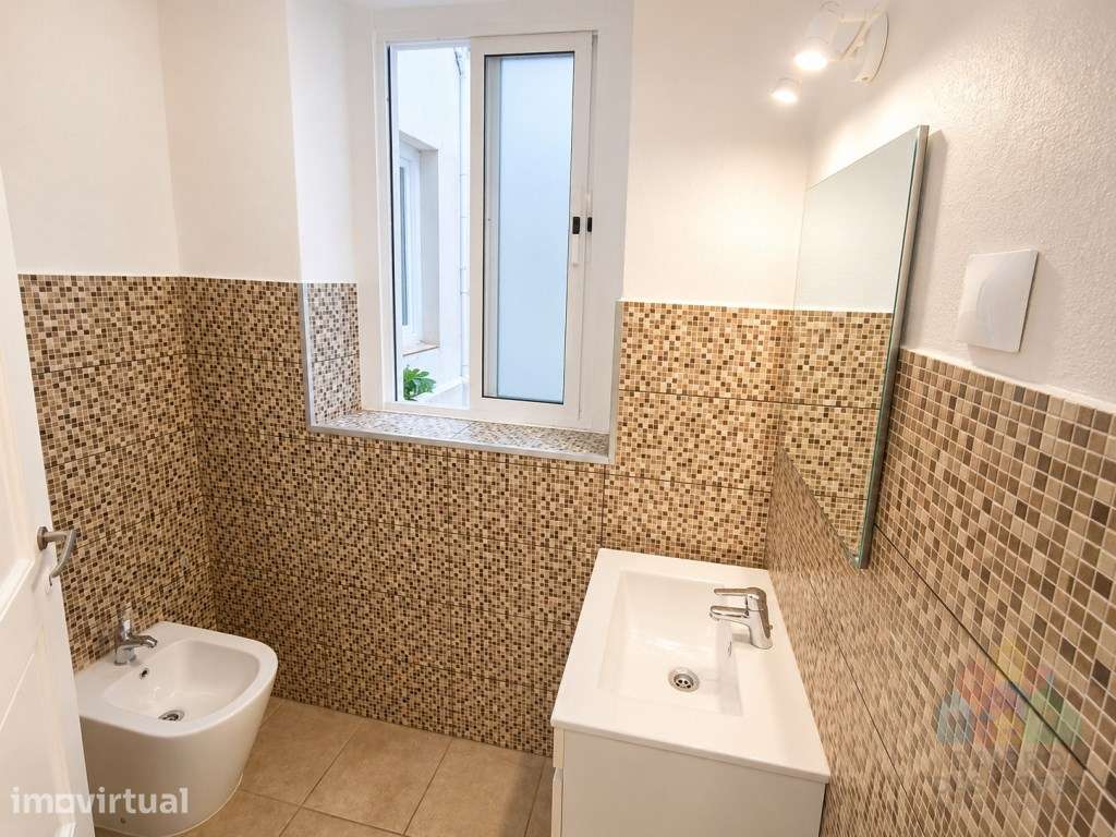 T3 Remodelado com Pátio Privativo em Abrantes - Grande imagem: 5/10