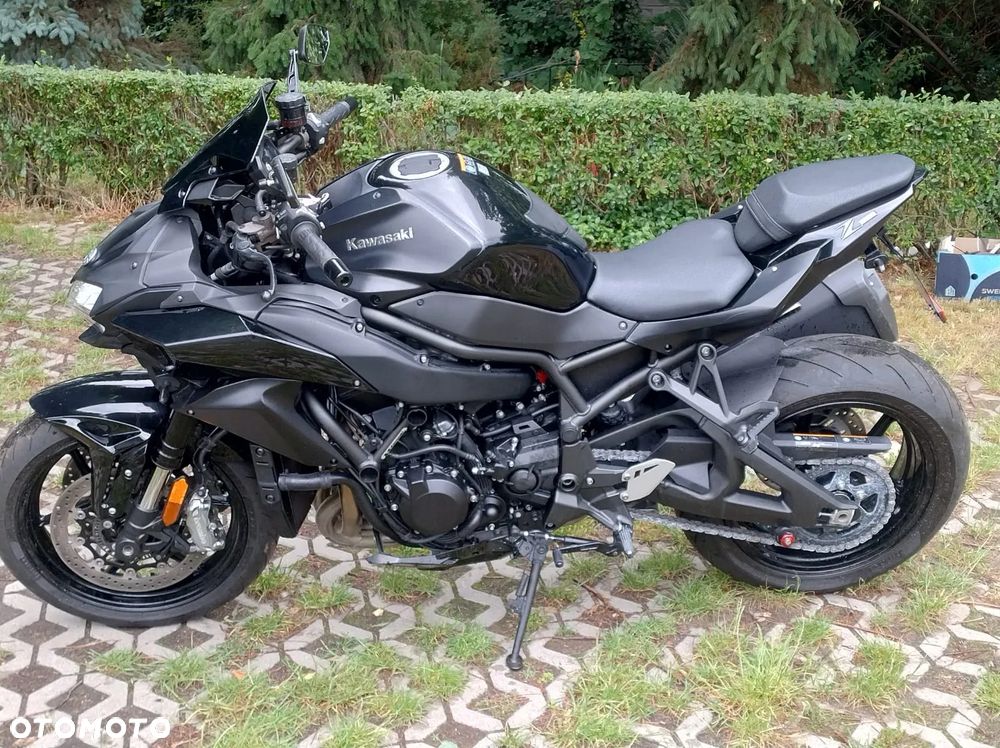 Kawasaki H2 - 25