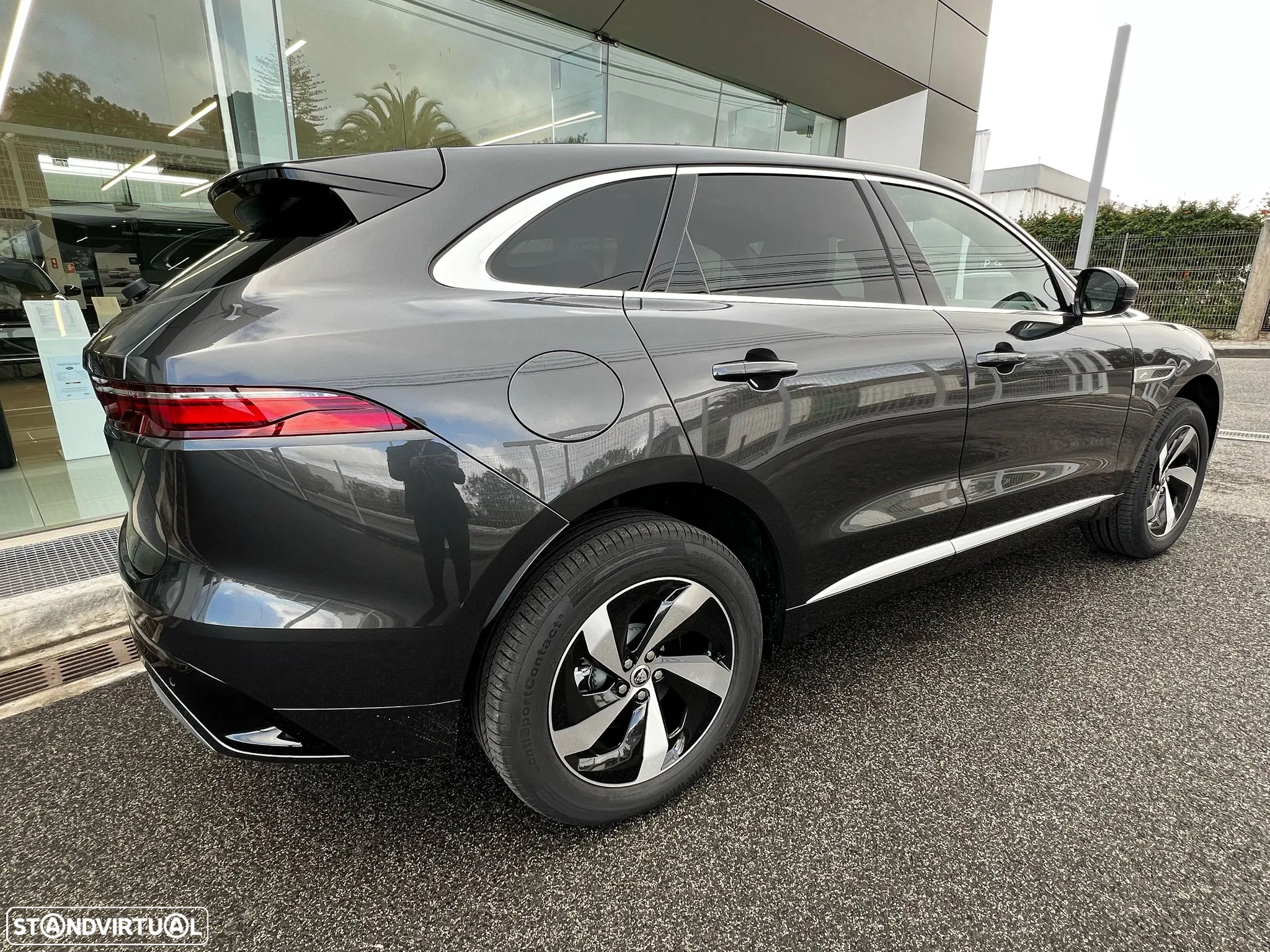 Jaguar F-Pace 2.0 P400e AWD R-Dynamic S - 2