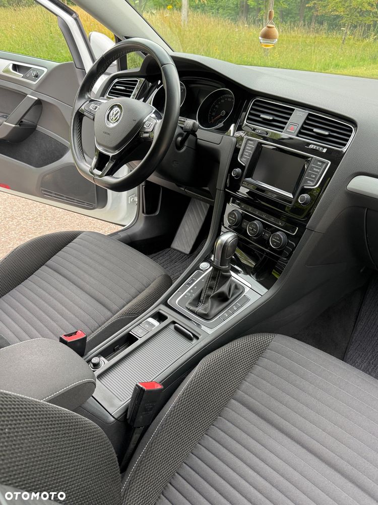 Volkswagen Golf - 24