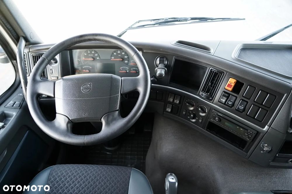 Volvo FM 380 / PEŁNY ADR  / KABINA DZIENNA / I-SHIFT / 13 LITROWY / - 28