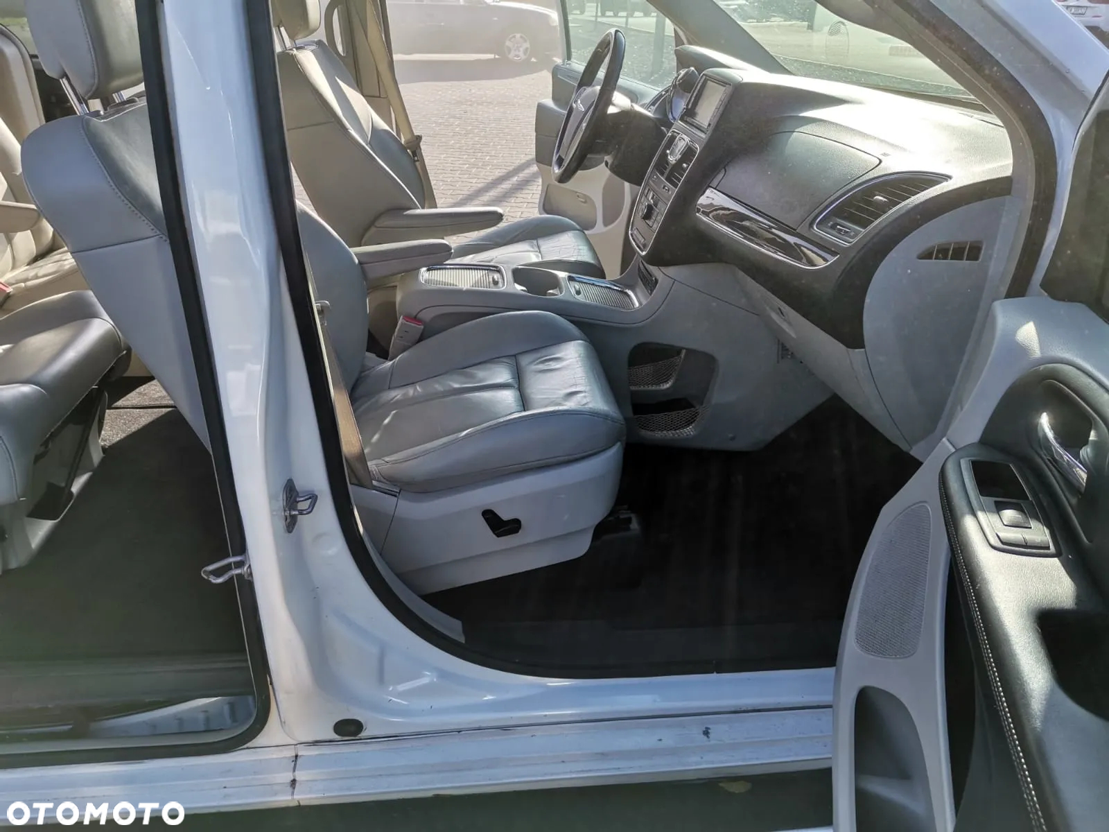 Chrysler Town & Country 3.6 Limited - 11
