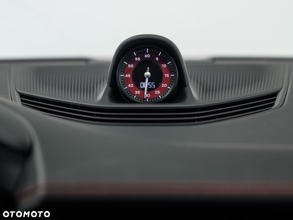 Porsche Taycan - 16