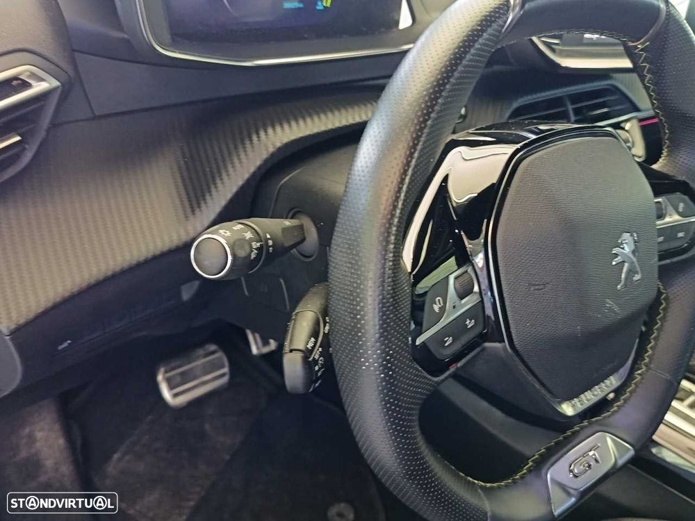 Peugeot e-2008 50 kWh GT — fotografia 13