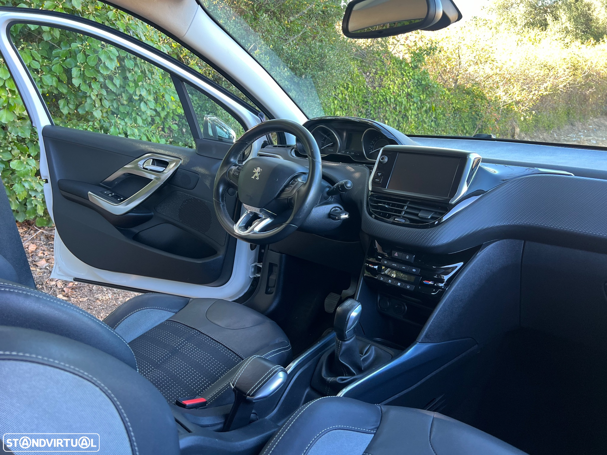 Peugeot 2008 1.2 PureTech Allure - 9