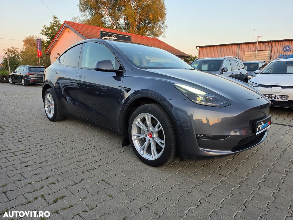 Tesla Model Y - 3
