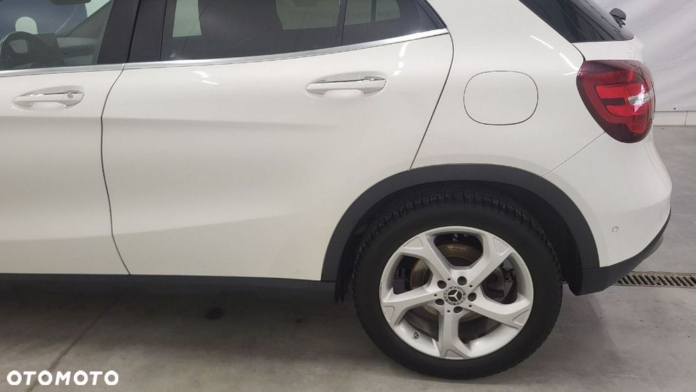 Mercedes-Benz GLA - 9