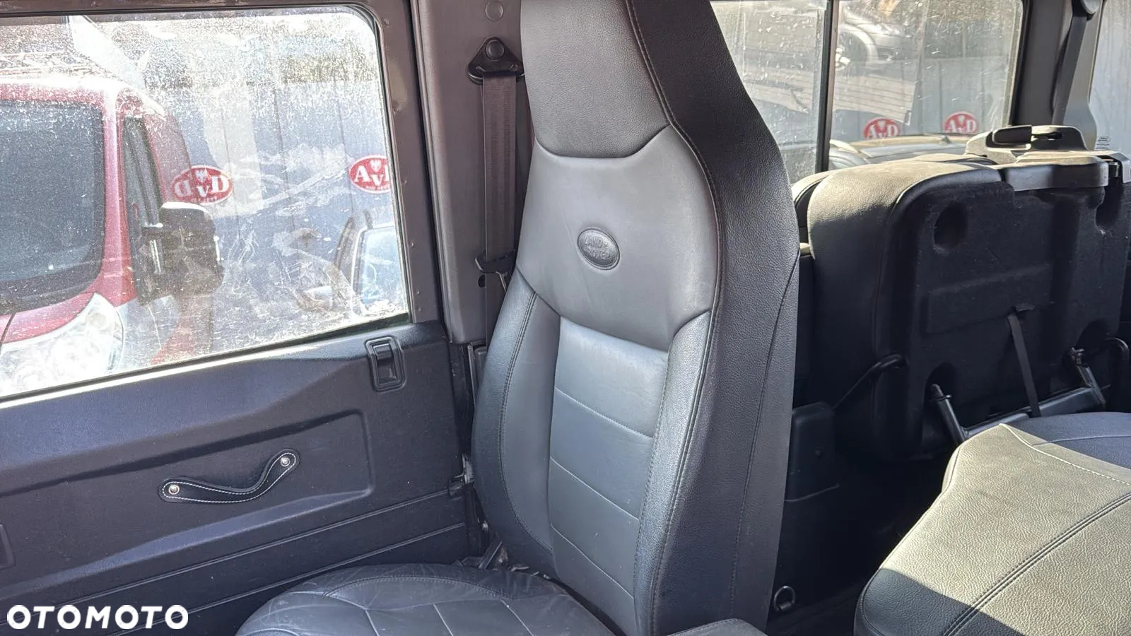 Land Rover Defender - 16