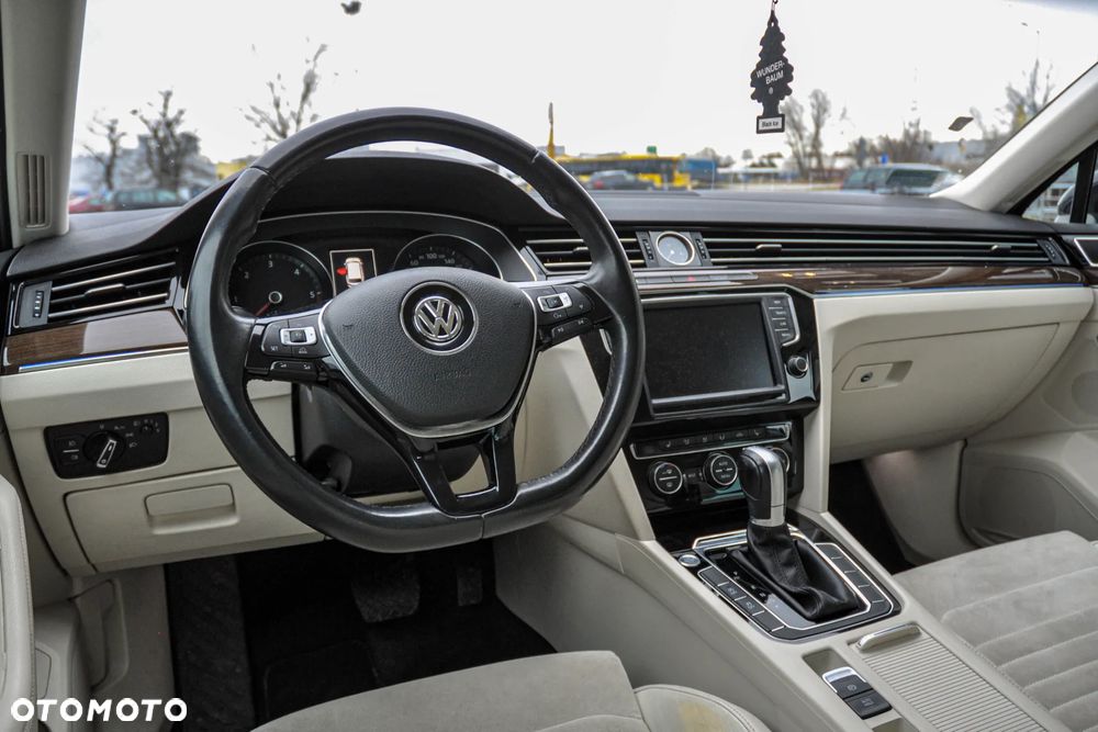 Volkswagen Passat 2.0 TDI BMT Highline DSG7 - 9