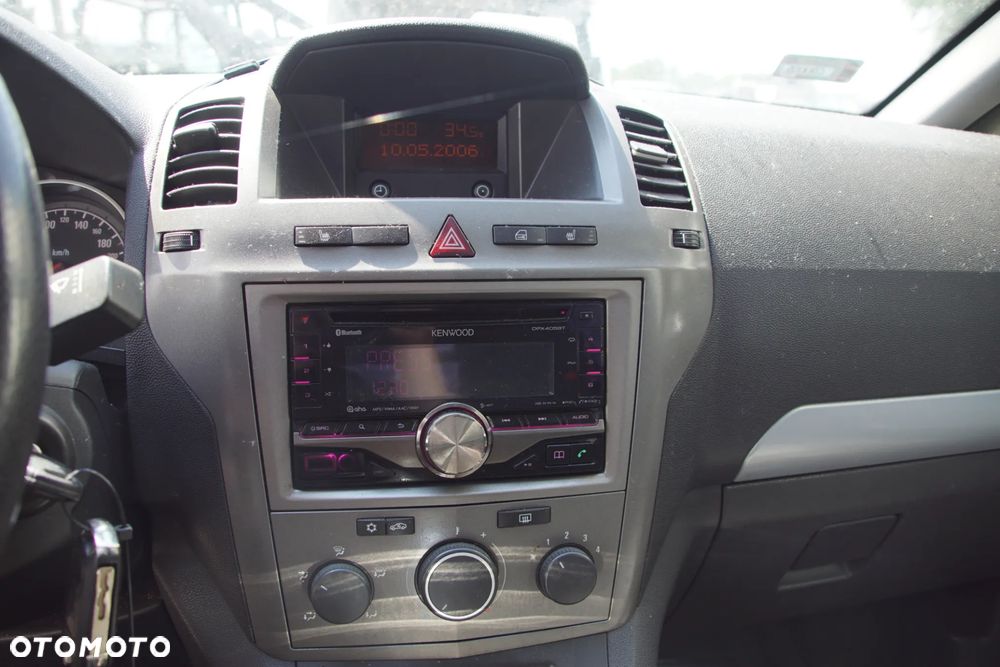 Auto na części - Opel Zafira B 1.8 16V 140 KM Z18XER F17 Z157 2006R Silnik Skrzynia Drzwi Maska Błotnik Zderzak Klapa Lampa Lusterko Klamka Szyba Deska Kokpit Sterownik Moduł Czujnik Licznik Wyświetlacz Panel Kierownica - 11