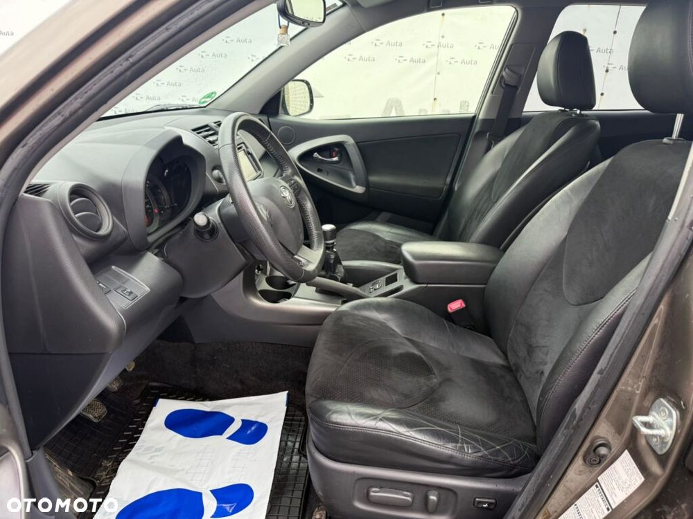 Toyota RAV4 2.2 D-4D 4x2 - 14