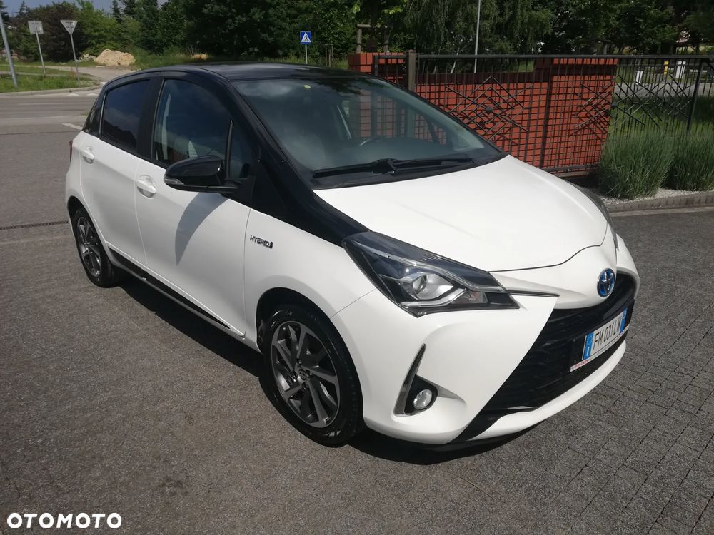 Toyota Yaris Hybrid 100 Premium - 3