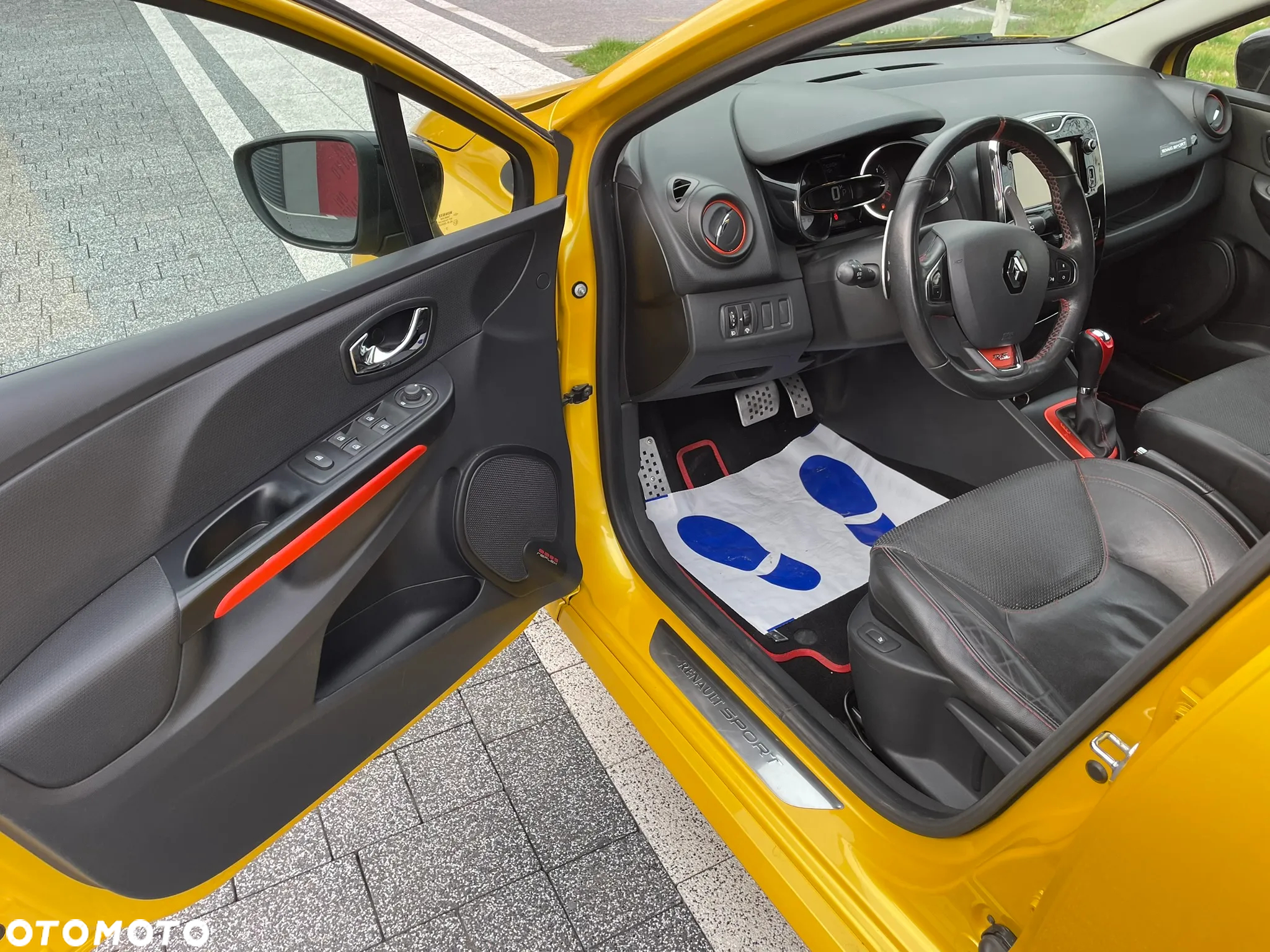 Renault Clio 1.6 R.S 200 EDC - 12