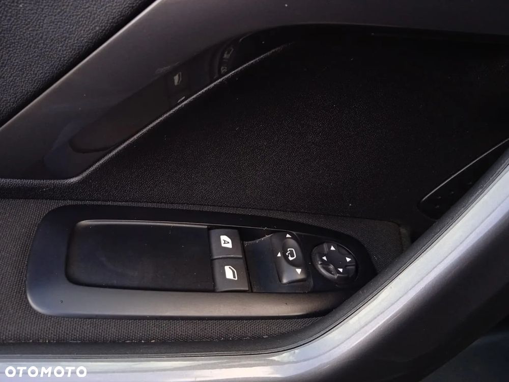 Peugeot 2008 1.2 Pure Tech Style S&S - 30