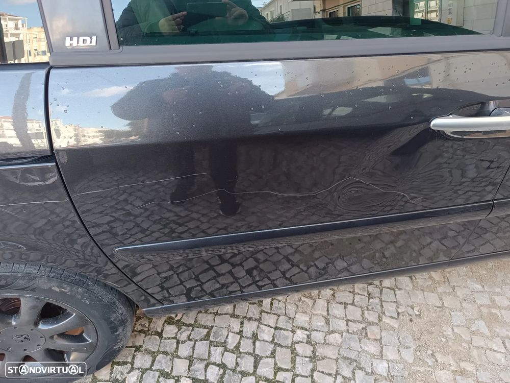 Peugeot 807 2.2 HDi - 2