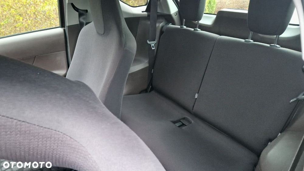 Toyota iQ 1.0 Sol - 12