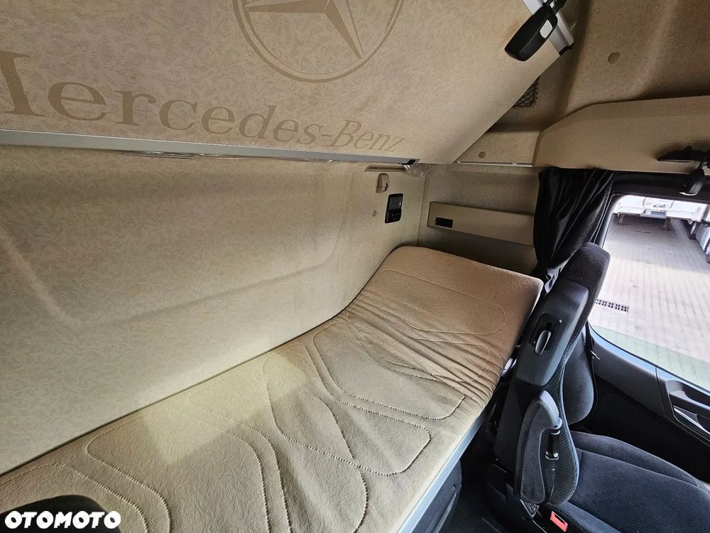 Mercedes-Benz Actros - 8