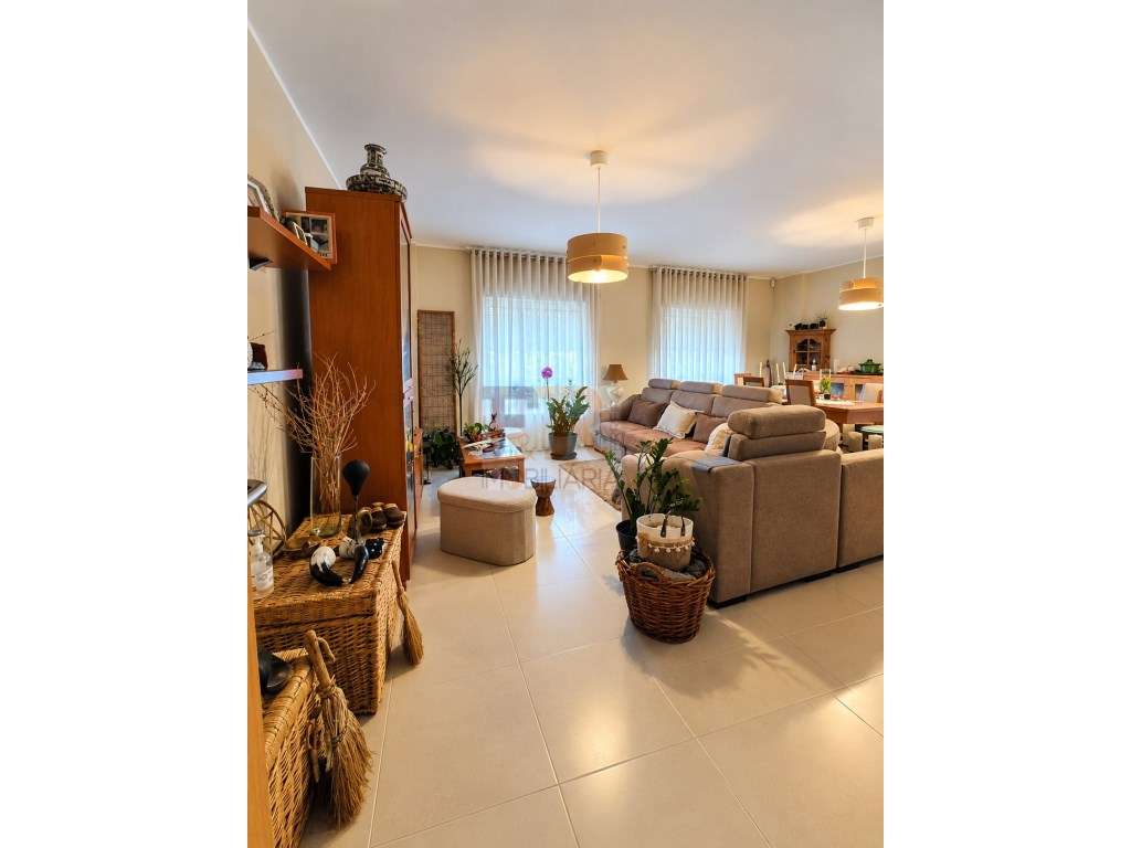 Semi-Novo Apartamento T4 com Parqueamento Entroncamento, Santarém - Grande imagem: 5/29