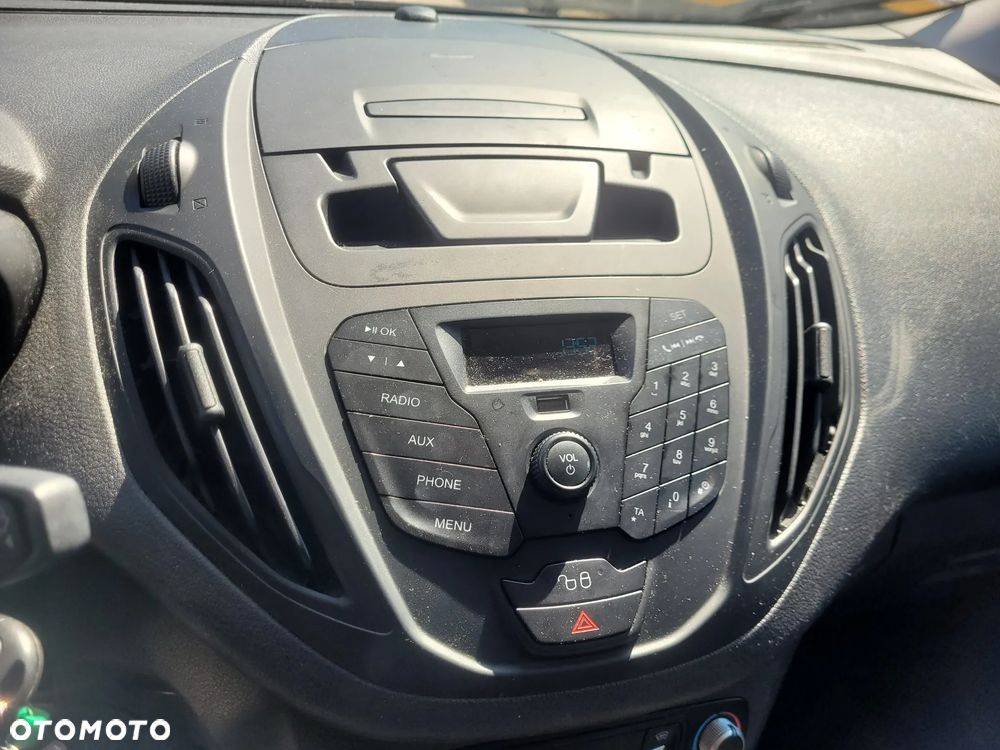Ford Transit Courier - 17
