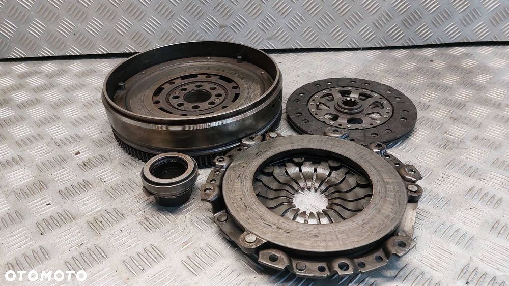 KOŁO DWUMASOWE + TARCZA + DOCISK BMW E36 1.7 TDS - 1