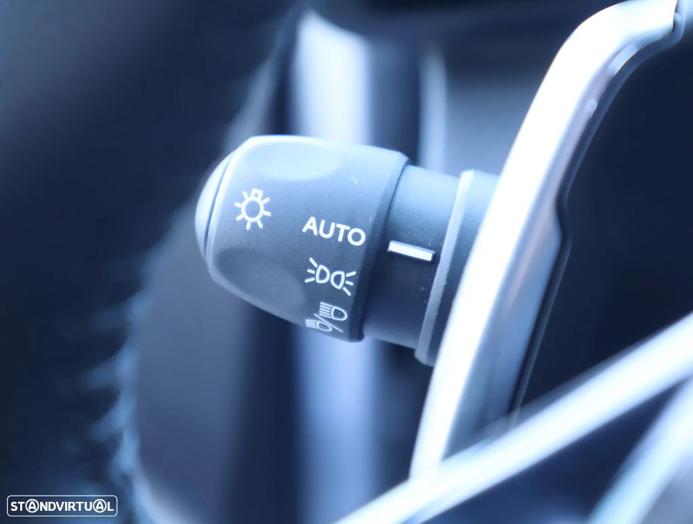 Peugeot 208 1.2 Hybrid Allure e-DCS6 - 33