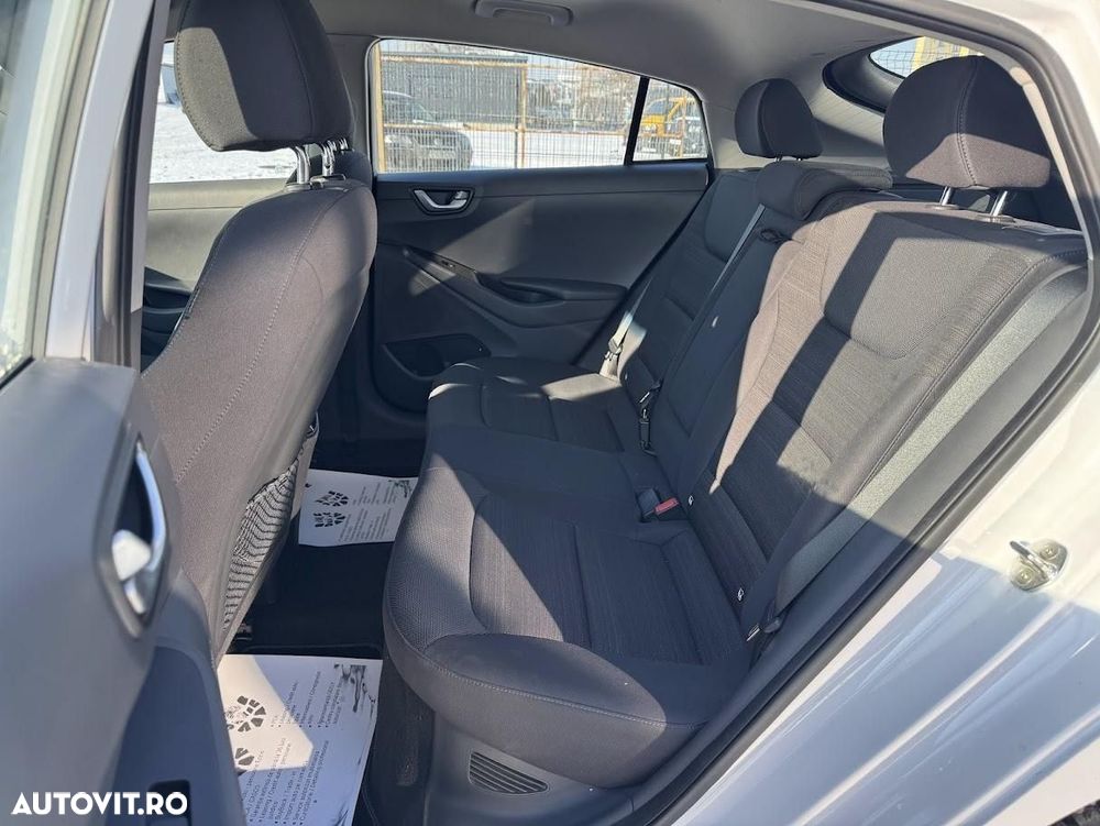 Hyundai IONIQ - 8