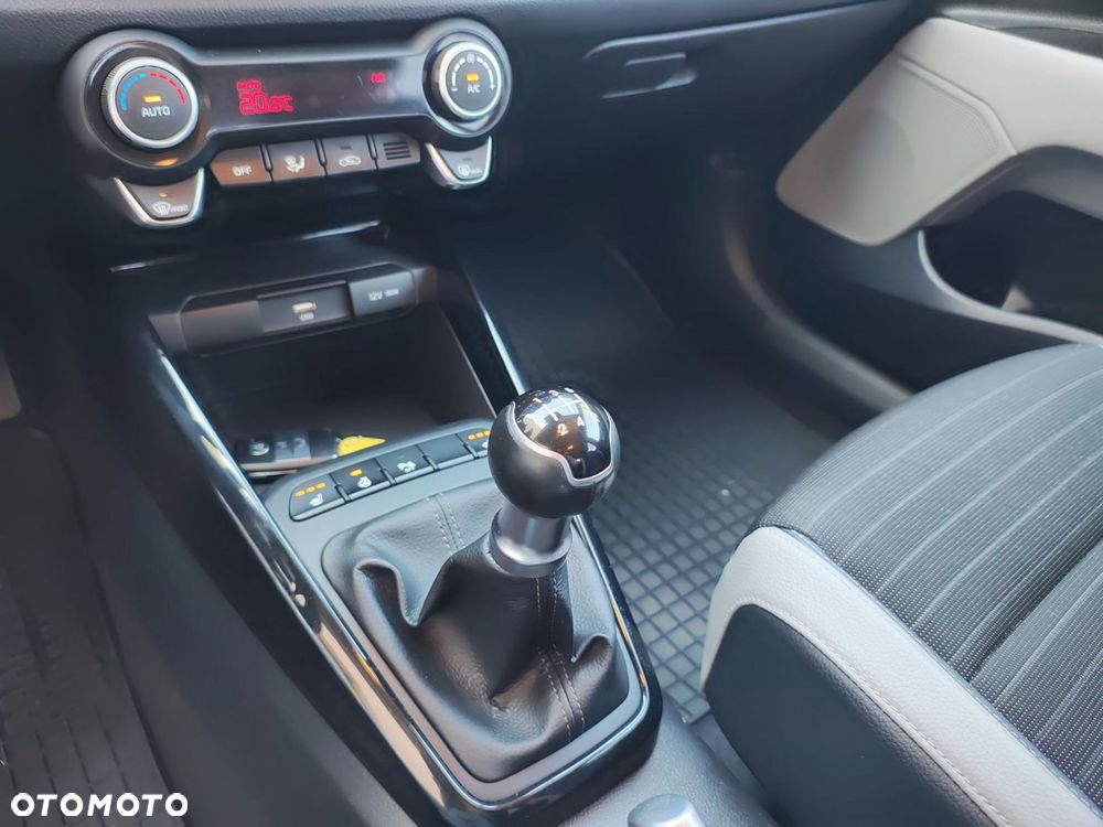 Kia Stonic 1.2 L Business Line - 15